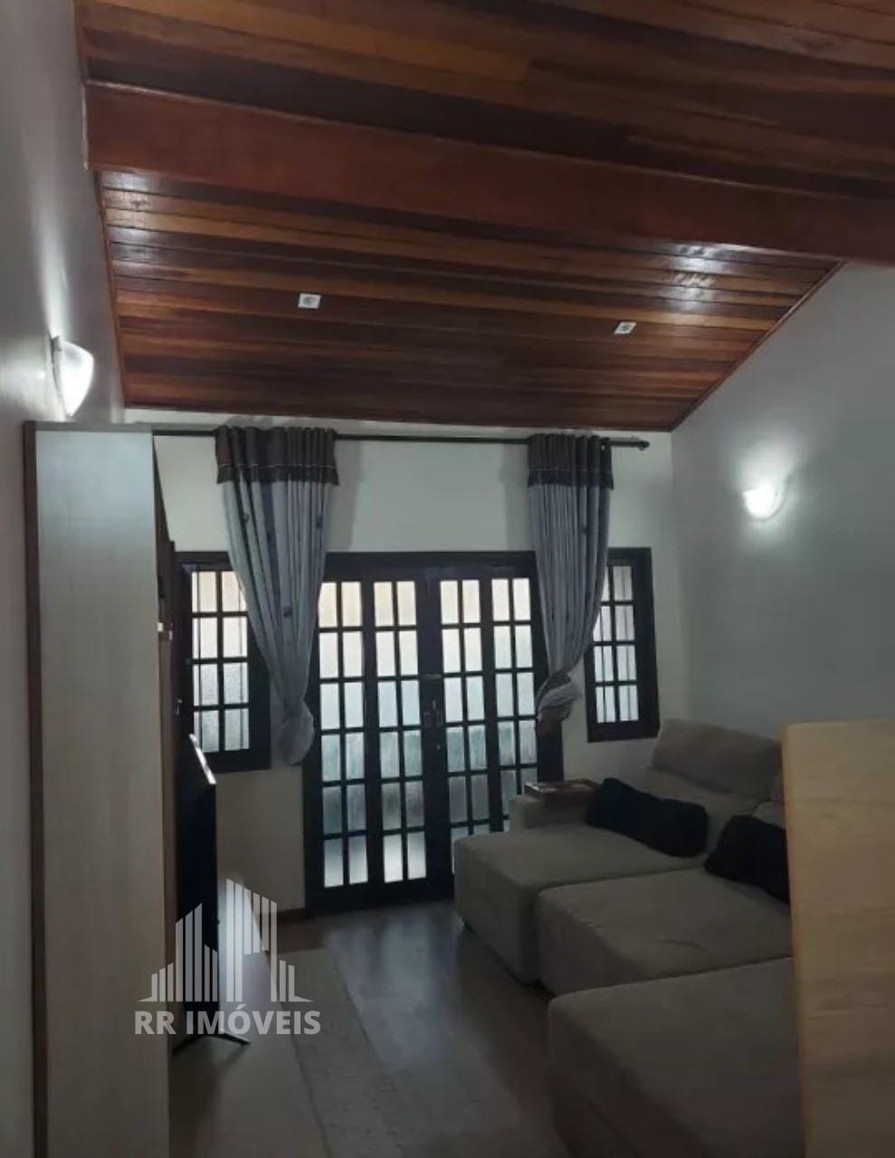 Casa, 4 quartos, 220 m² - Foto 1
