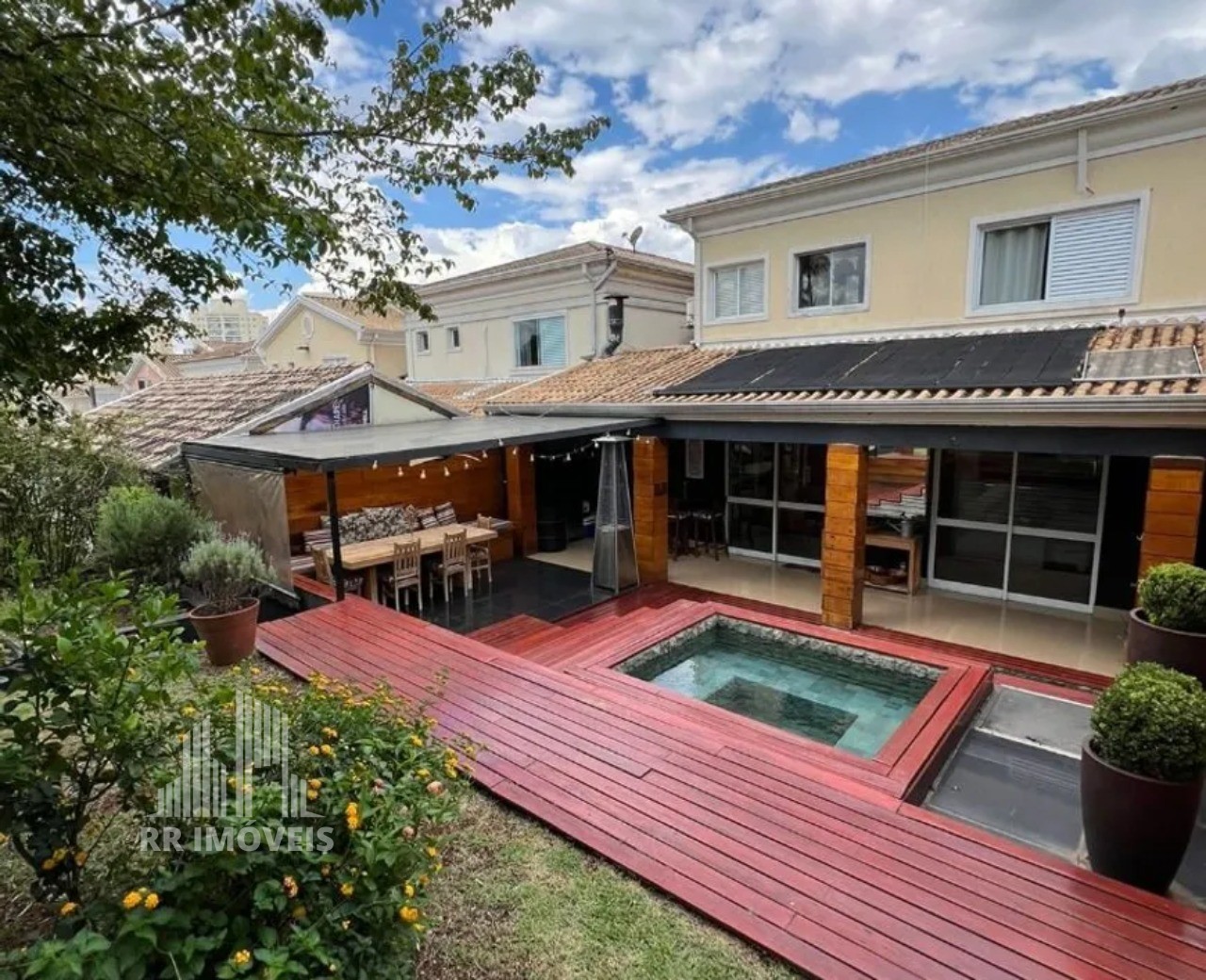 Casa, 3 quartos, 243 m² - Foto 1