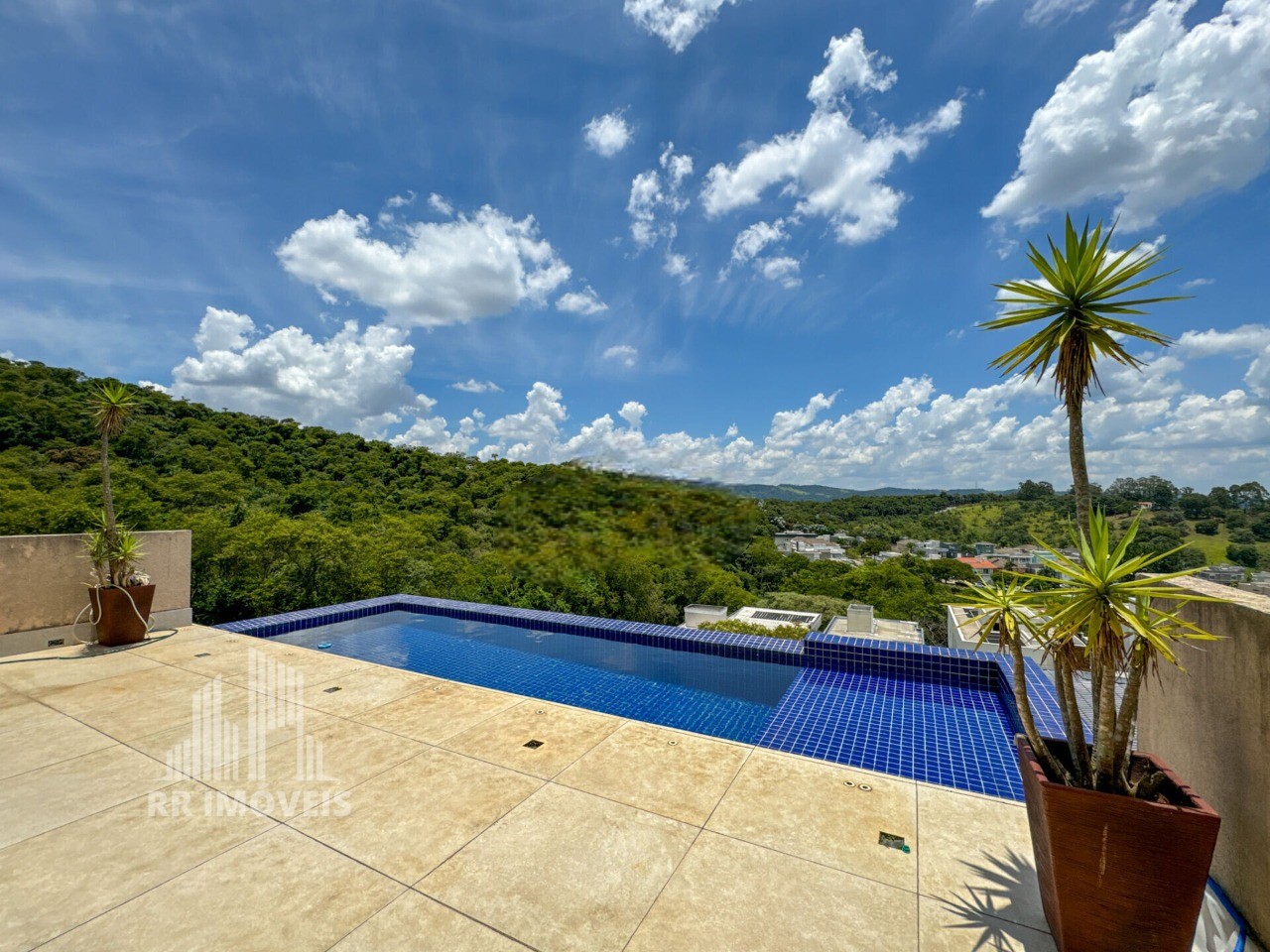 Casa, 4 quartos, 350 m² - Foto 1