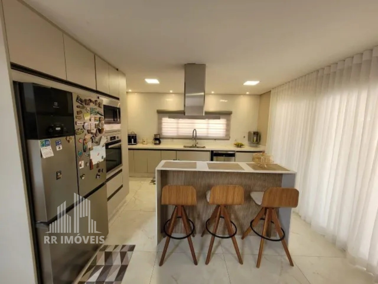 Casa, 5 quartos, 279 m² - Foto 1