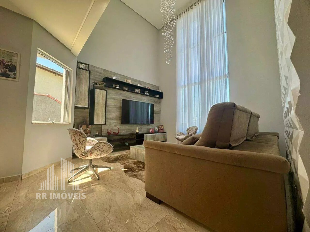 Casa, 4 quartos, 280 m² - Foto 1