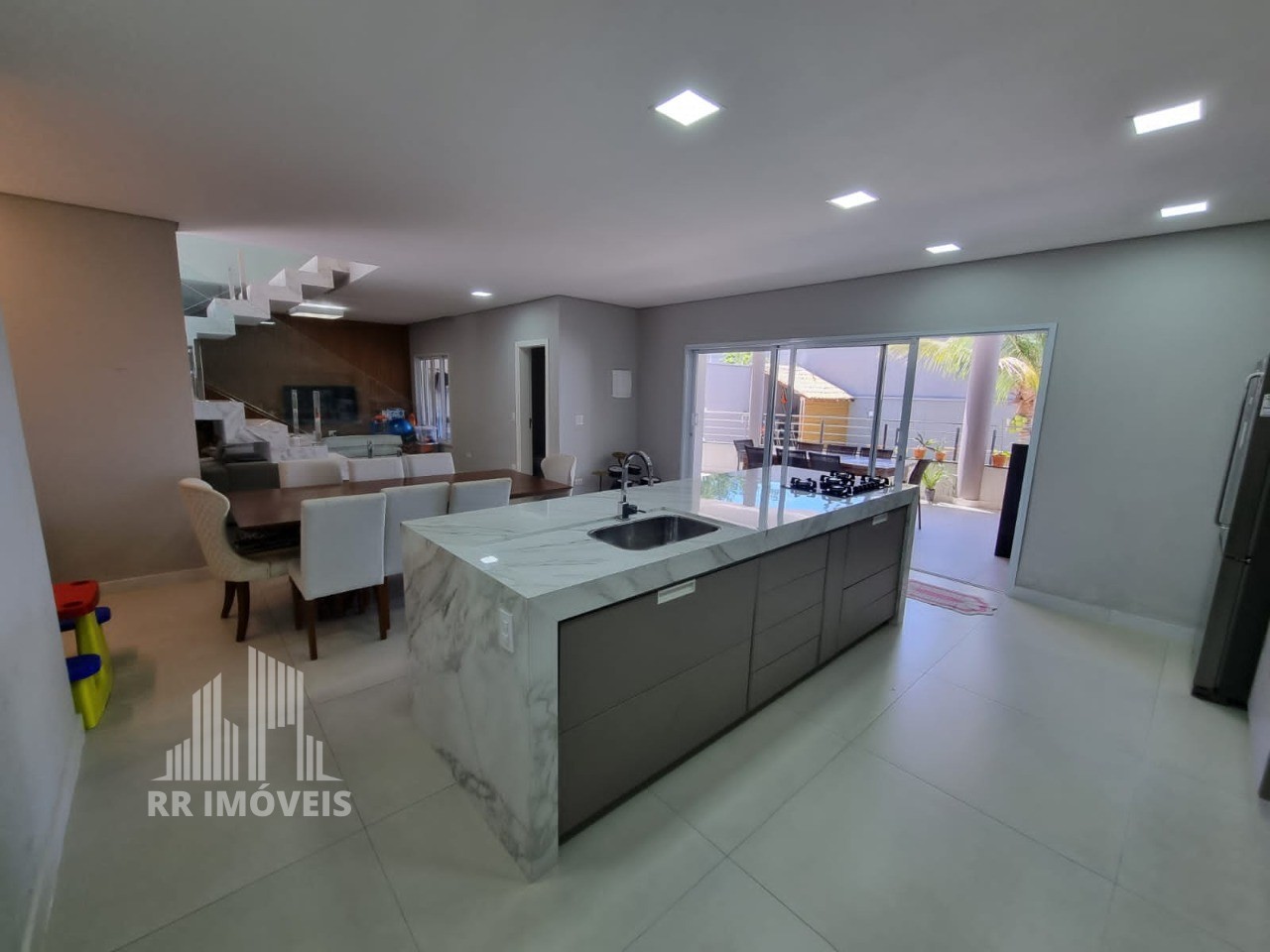 Casa, 3 quartos, 245 m² - Foto 1