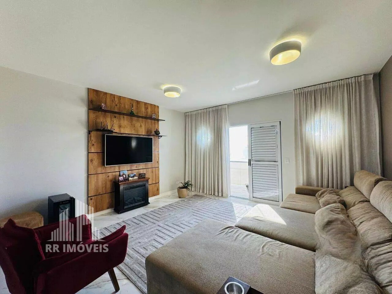 Casa, 4 quartos, 270 m² - Foto 1