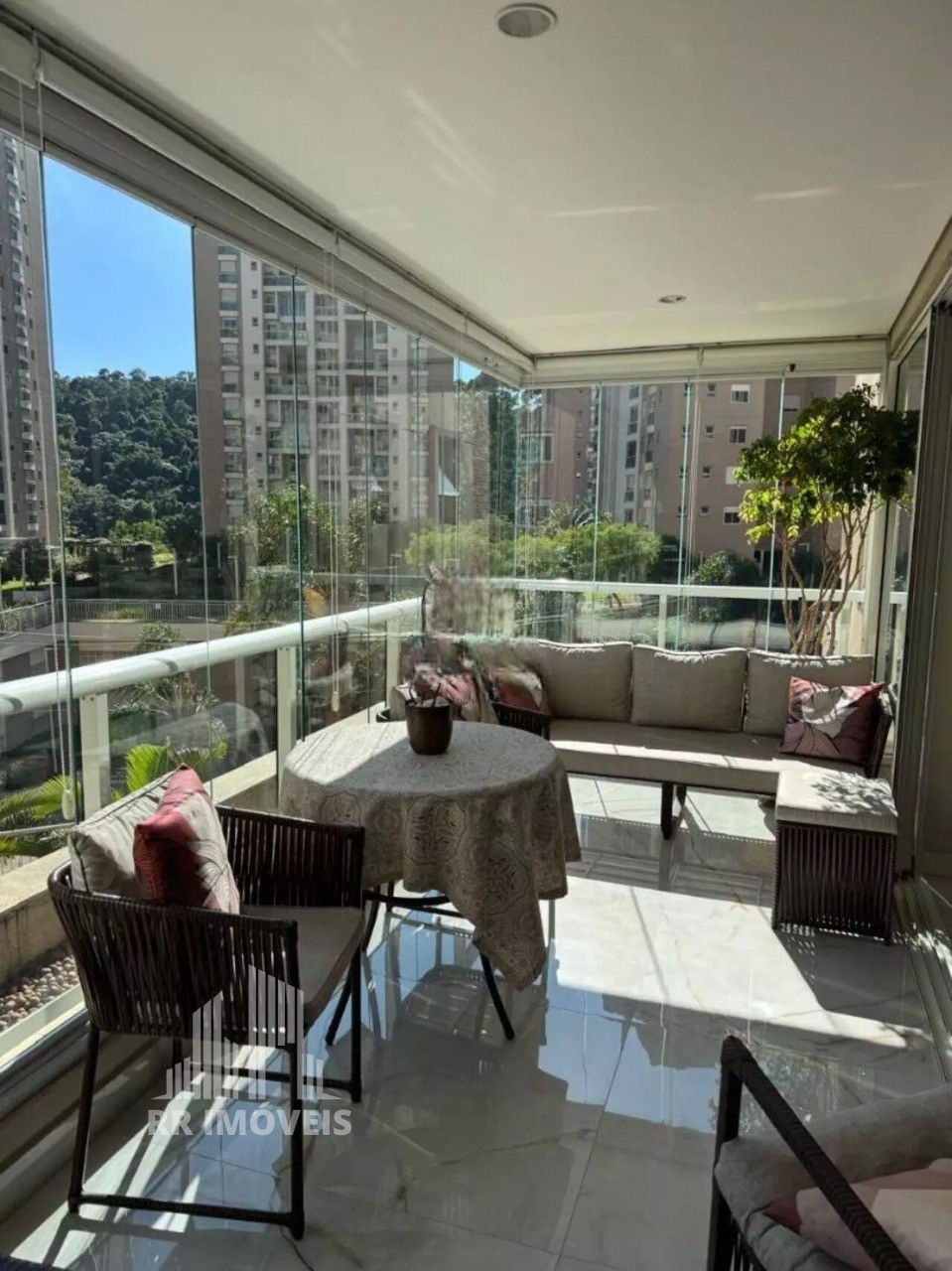 Apartamento, 3 quartos, 136 m² - Foto 2