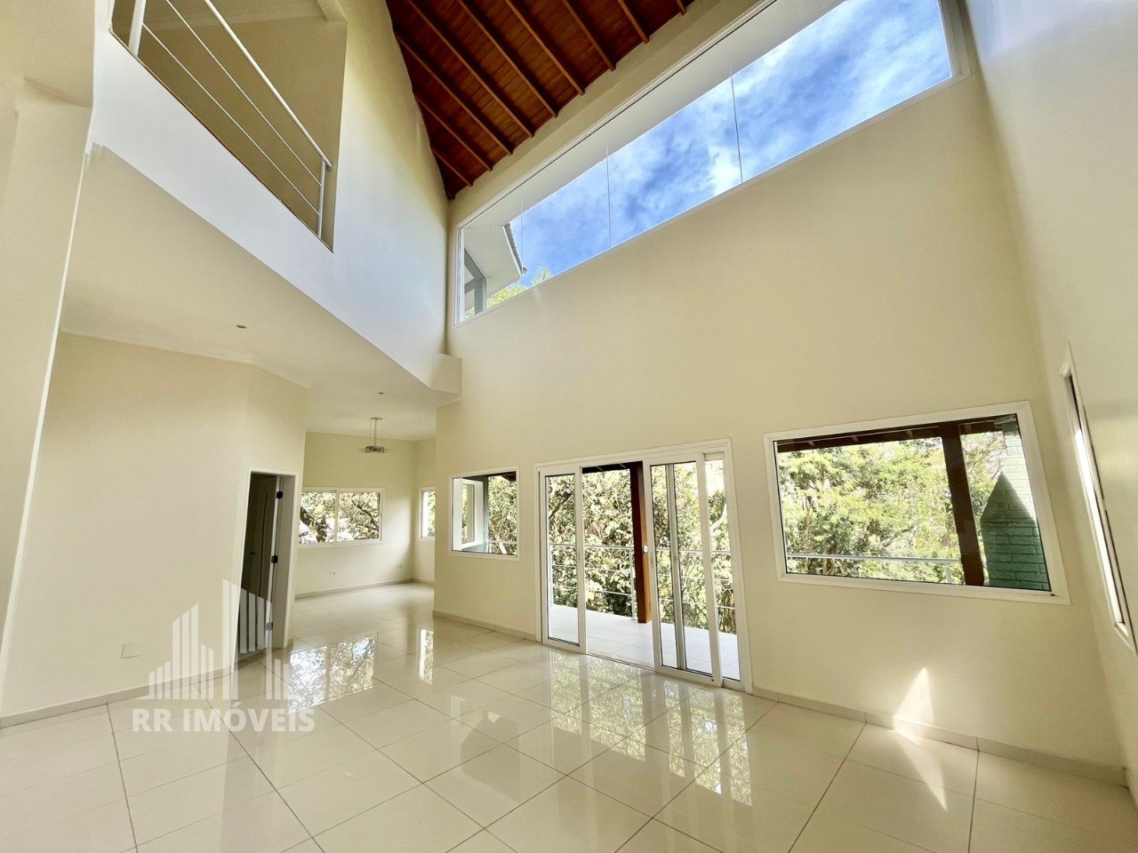 Casa, 4 quartos, 330 m² - Foto 1