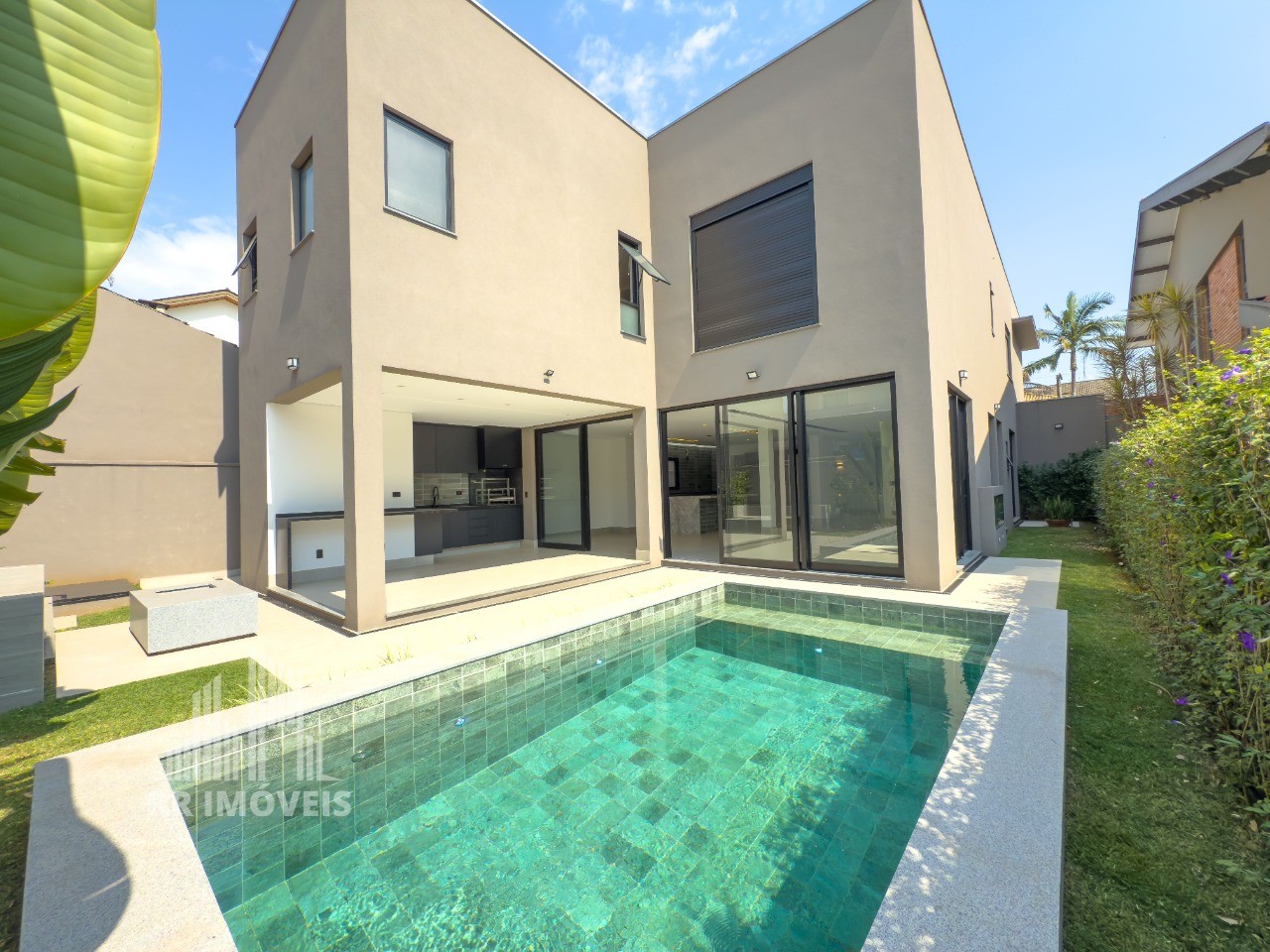 Casa, 4 quartos, 345 m² - Foto 1