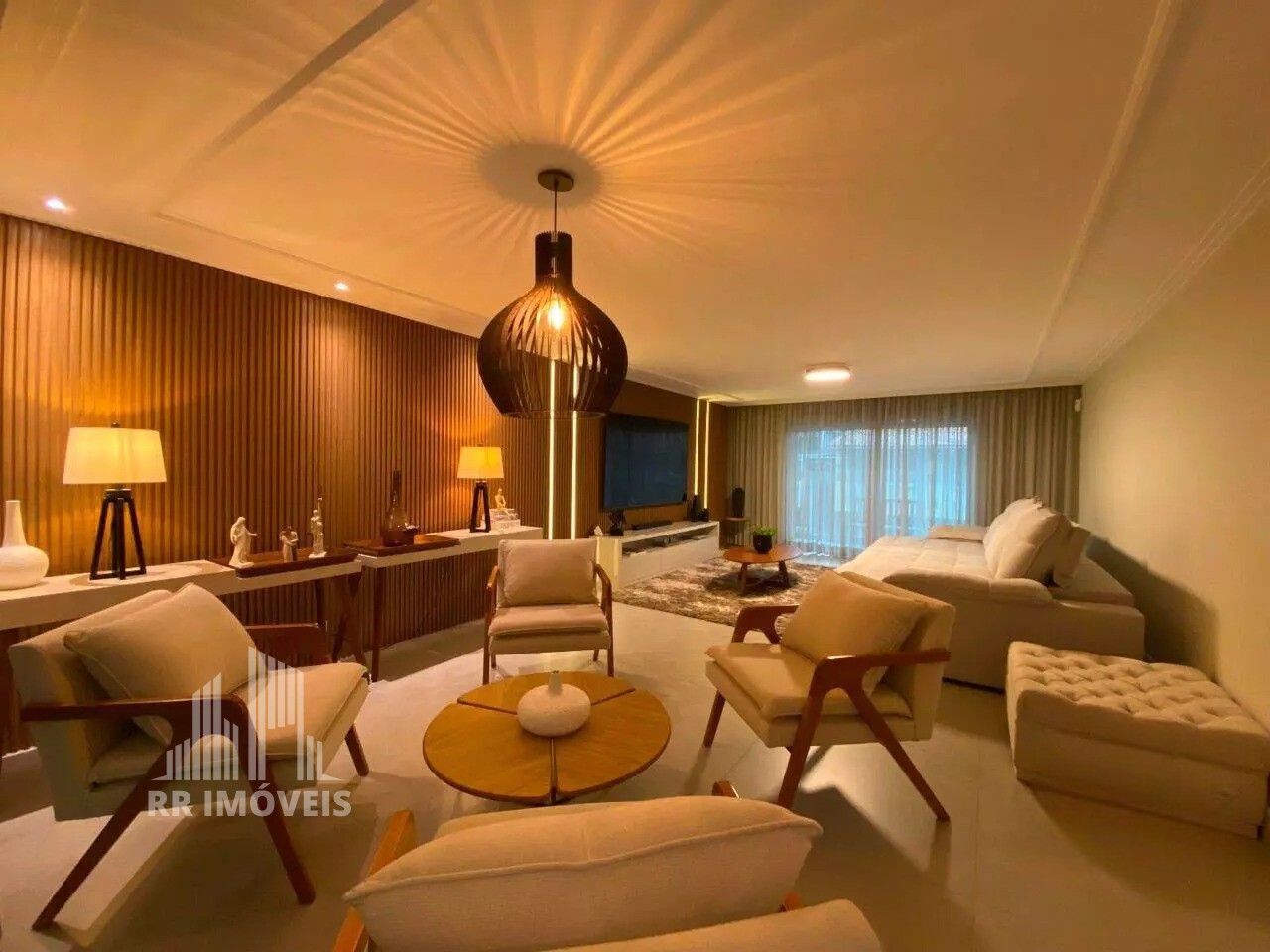 Casa, 4 quartos, 380 m² - Foto 1