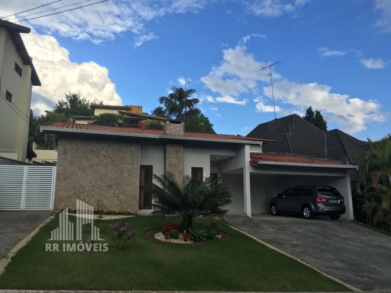 Casa, 5 quartos, 240 m² - Foto 1