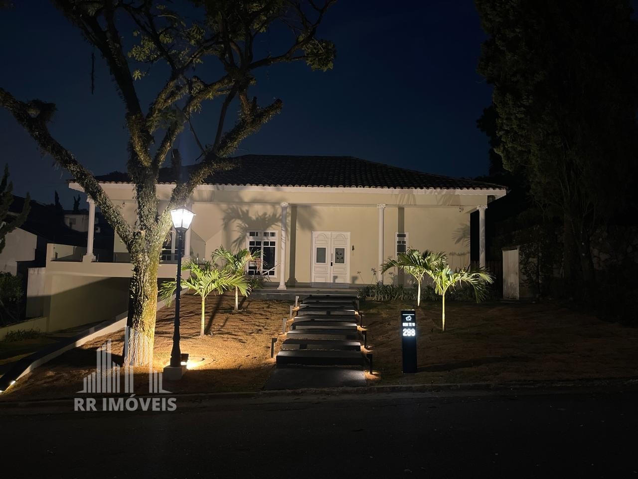 Casa, 4 quartos, 322 m² - Foto 1
