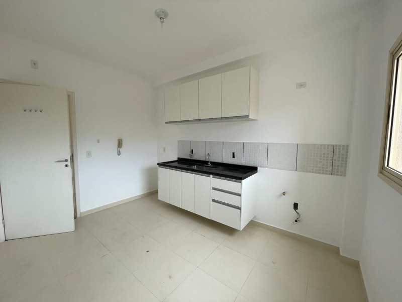 Apartamento à venda com 2 quartos, 71m² - Foto 2