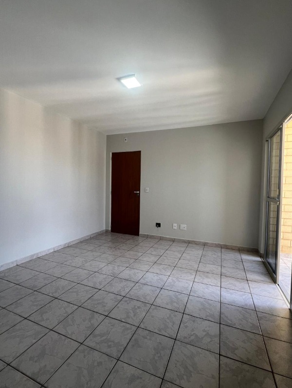 Apartamento à venda com 2 quartos, 61m² - Foto 3