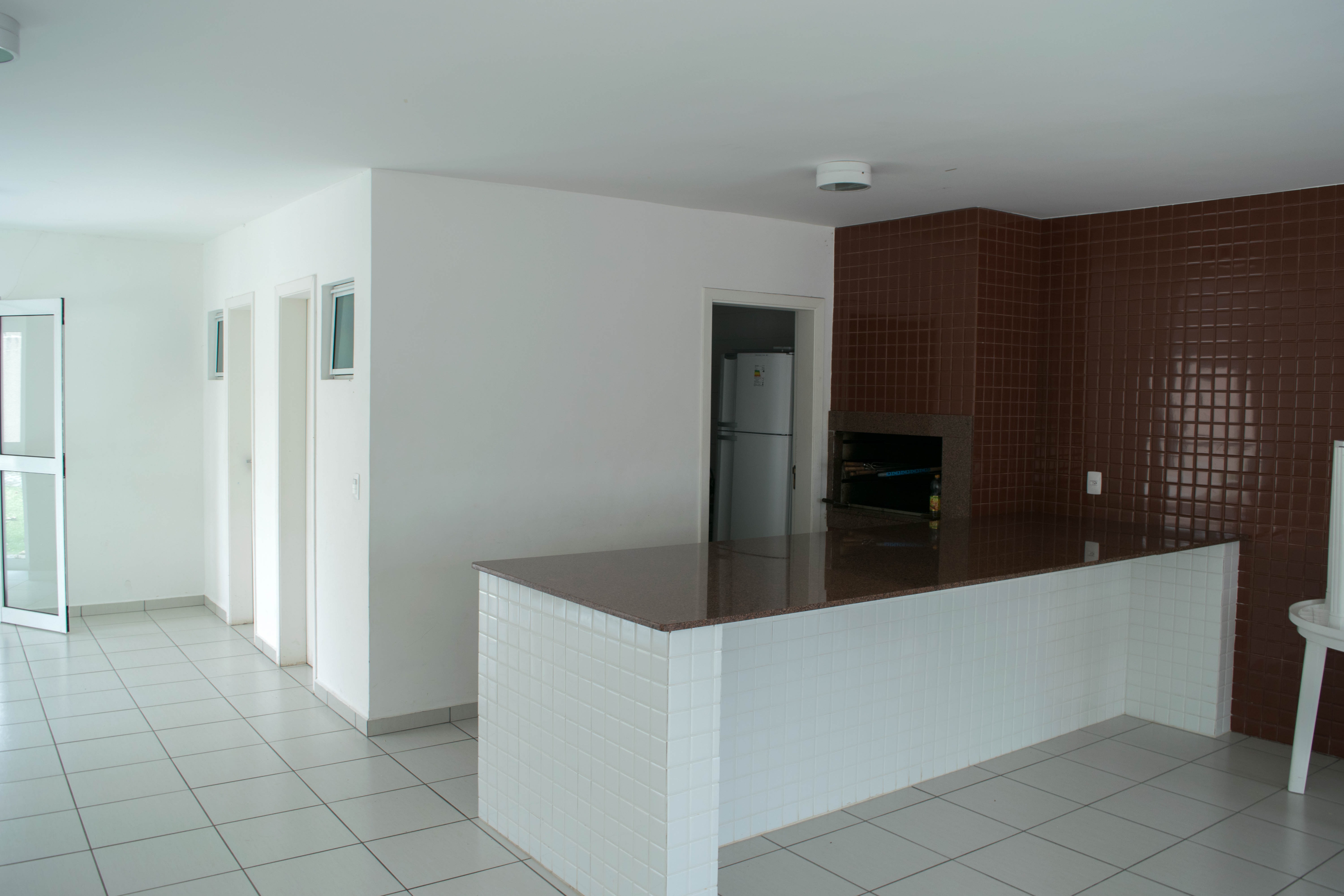 Apartamento à venda com 3 quartos, 84m² - Foto 2