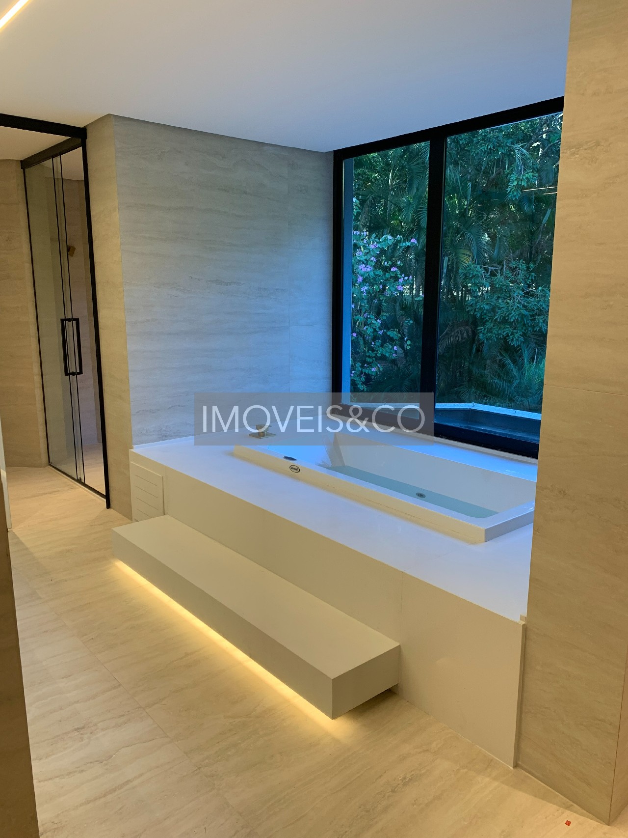 Apartamento para alugar com 4 quartos, 541m² - Foto 2