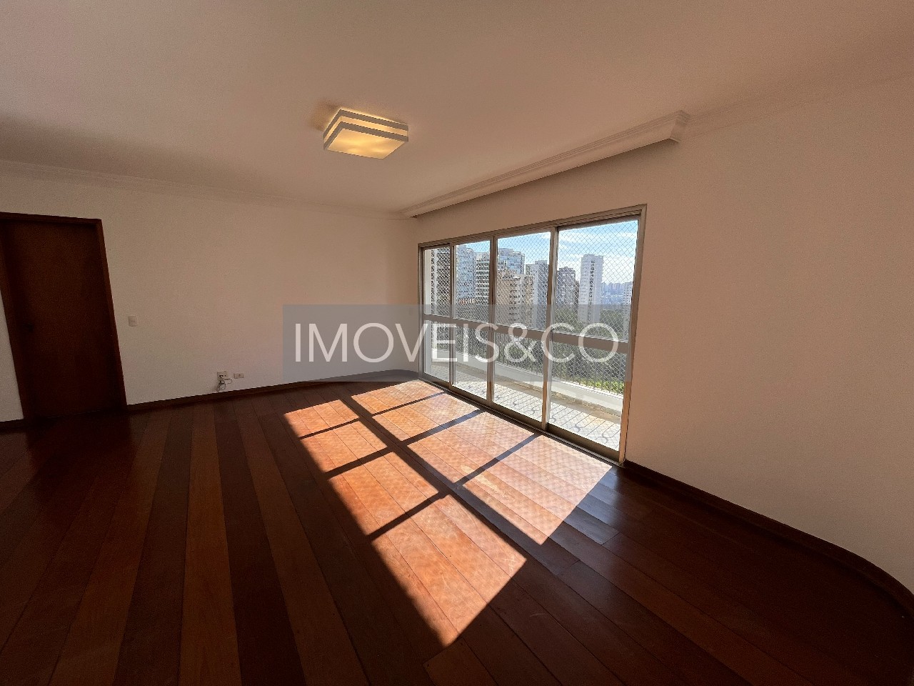 Apartamento para alugar com 4 quartos, 130m² - Foto 1