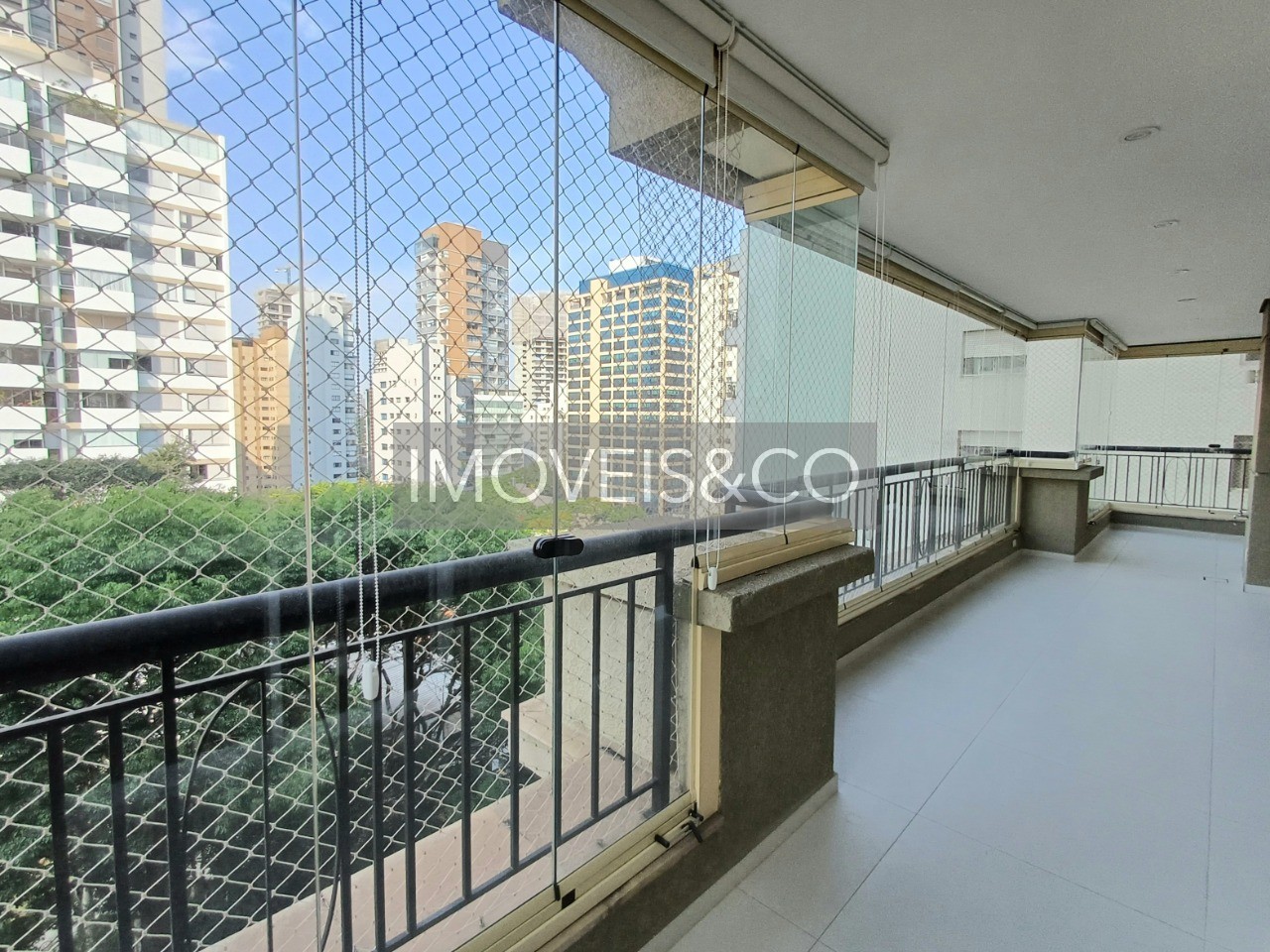 Apartamento à venda com 3 quartos, 222m² - Foto 1