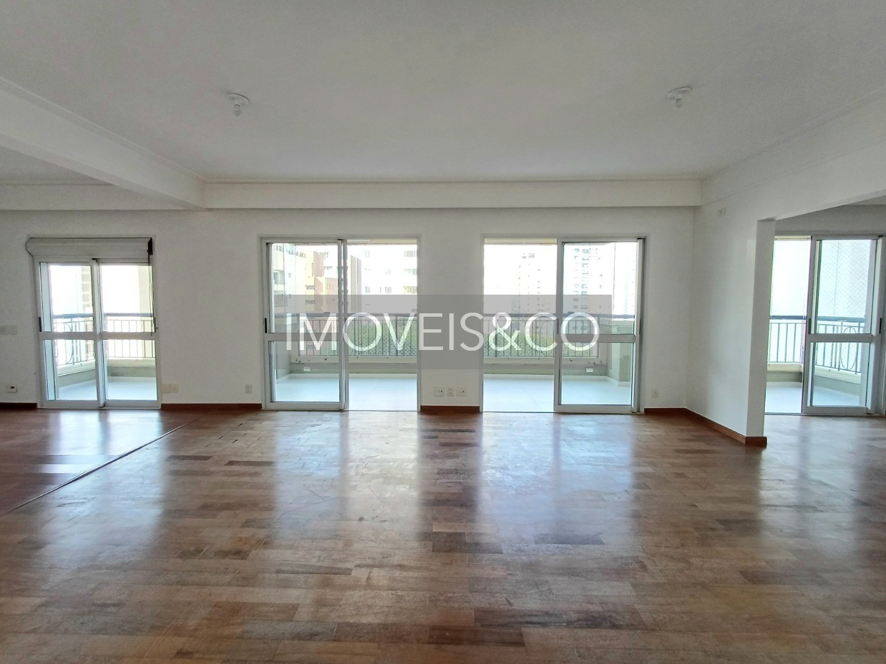 Apartamento à venda com 3 quartos, 222m² - Foto 3