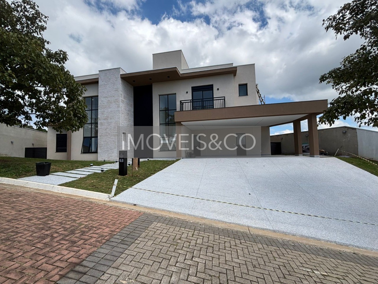 Casa à venda com 4 quartos, 328m² - Foto 1