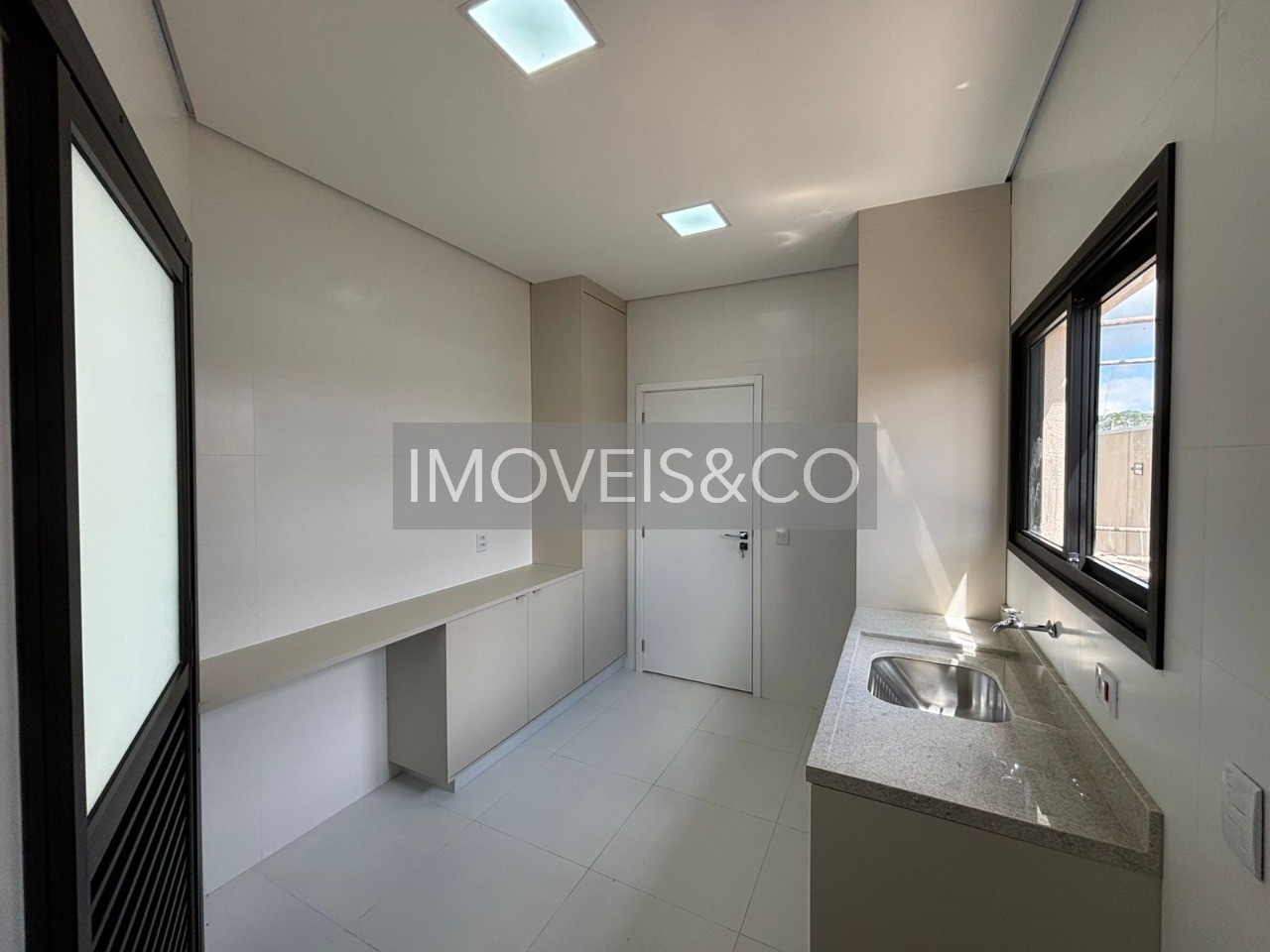 Casa à venda com 4 quartos, 328m² - Foto 3