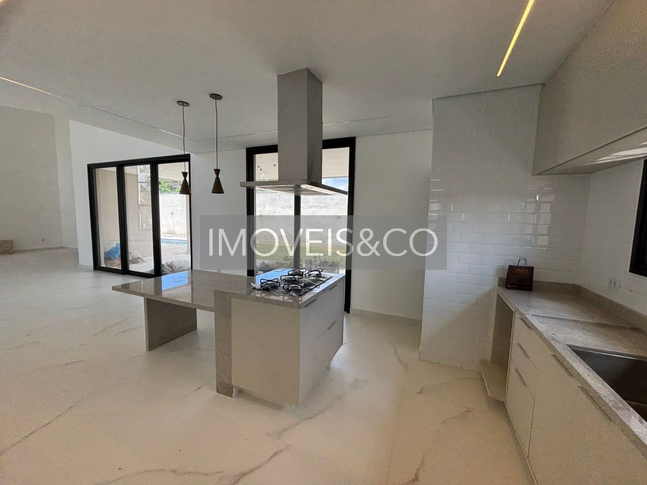 Casa à venda com 4 quartos, 328m² - Foto 19