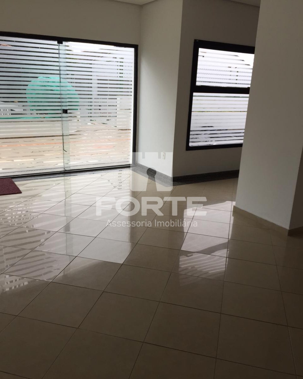 Apartamento à venda com 3 quartos, 75m² - Foto 2