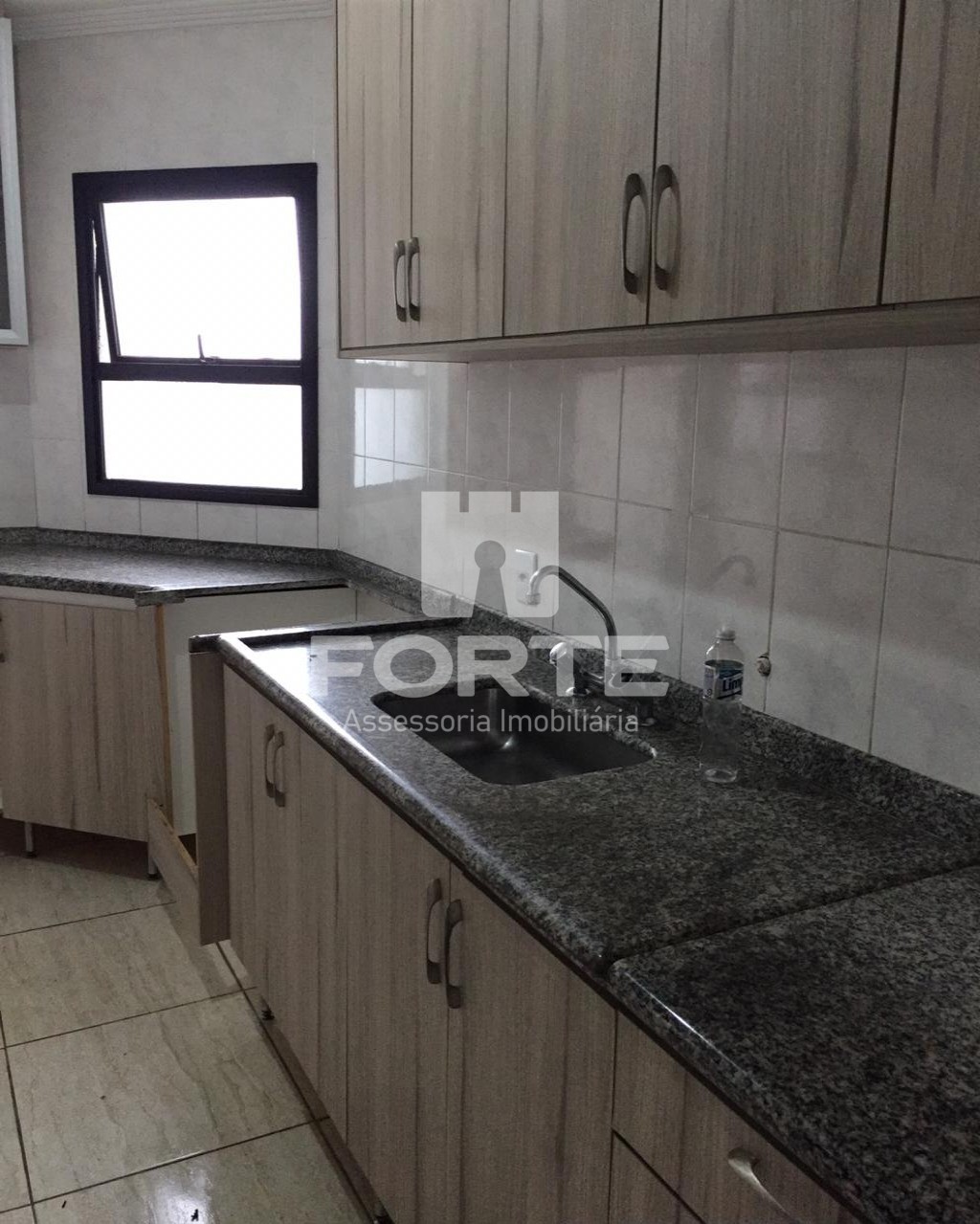 Apartamento à venda com 3 quartos, 75m² - Foto 17