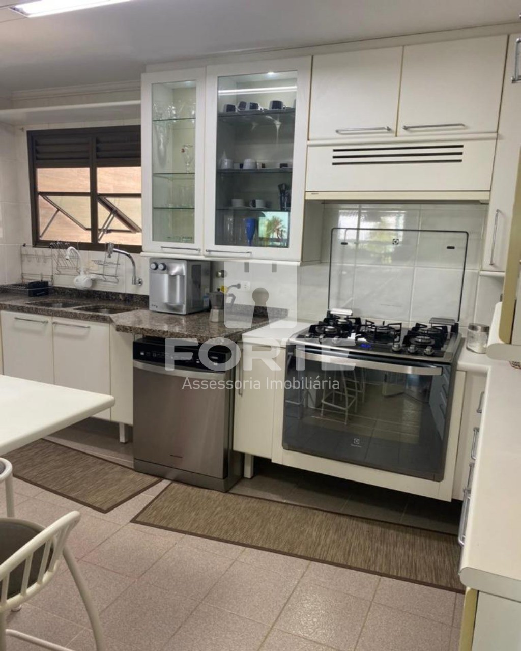 Apartamento à venda com 4 quartos, 240m² - Foto 15