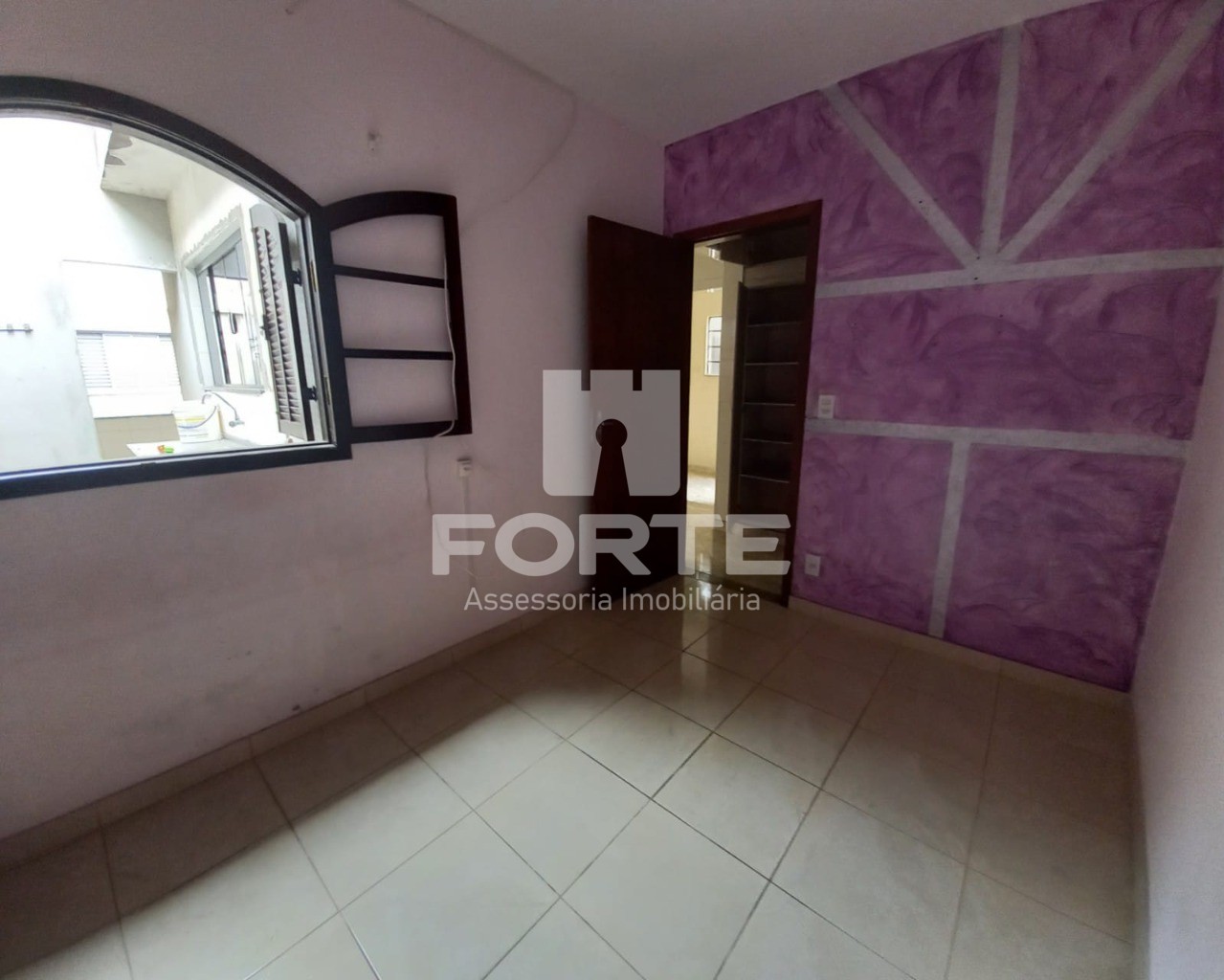 Casa à venda com 3 quartos, 300m² - Foto 3