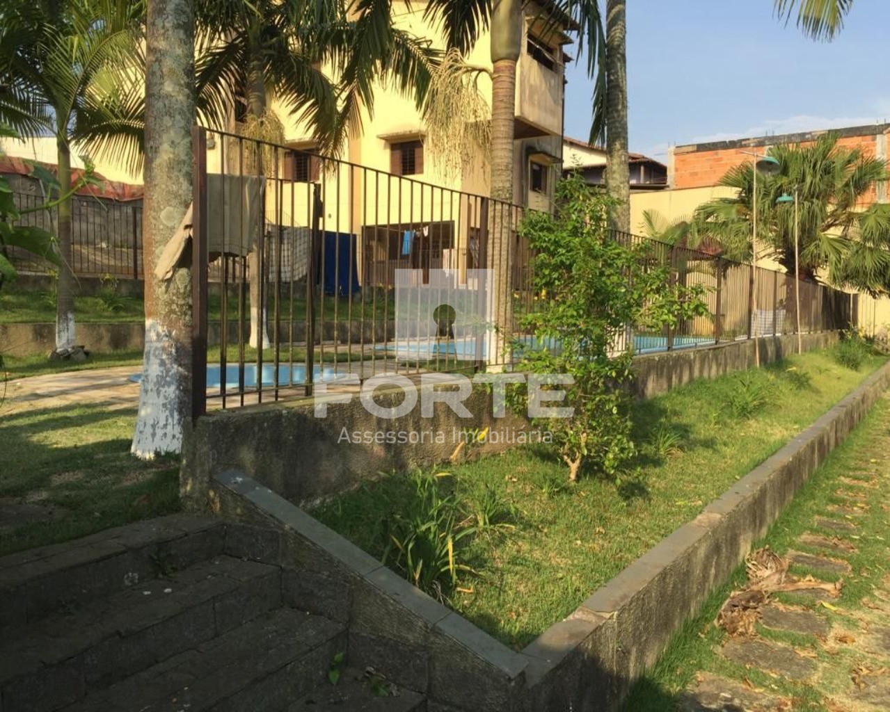 Casa à venda com 4 quartos, 400m² - Foto 1