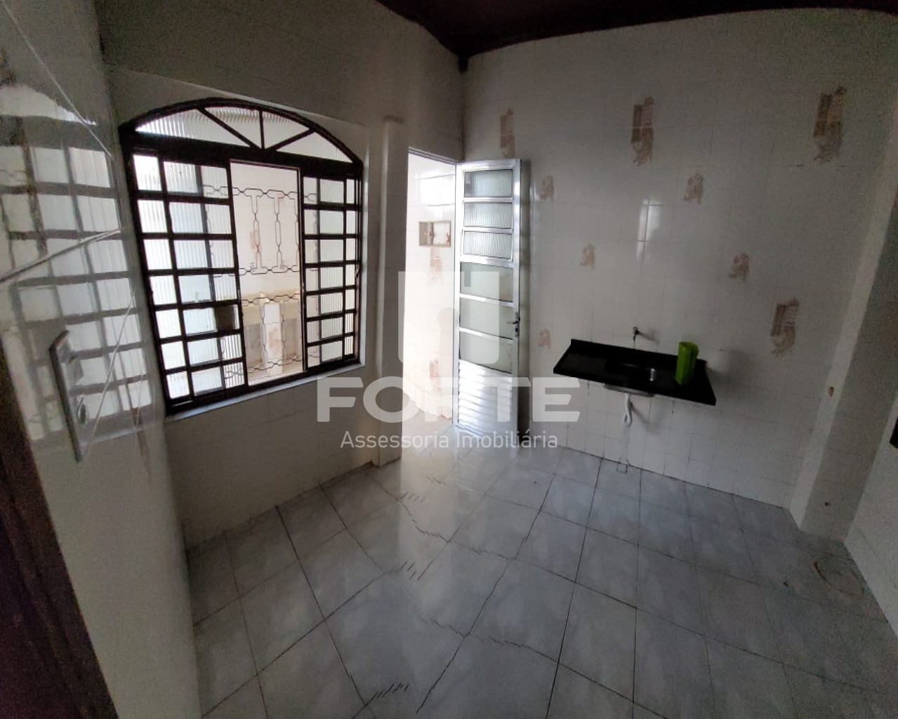 Casa à venda com 2 quartos, 500m² - Foto 8