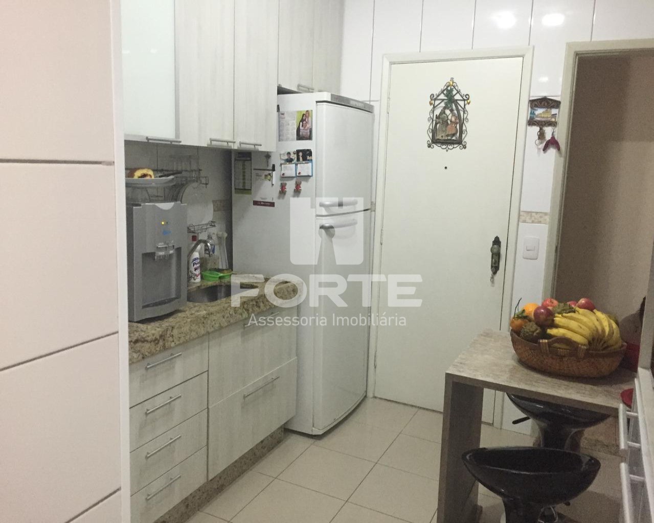 Apartamento à venda com 3 quartos, 90m² - Foto 2