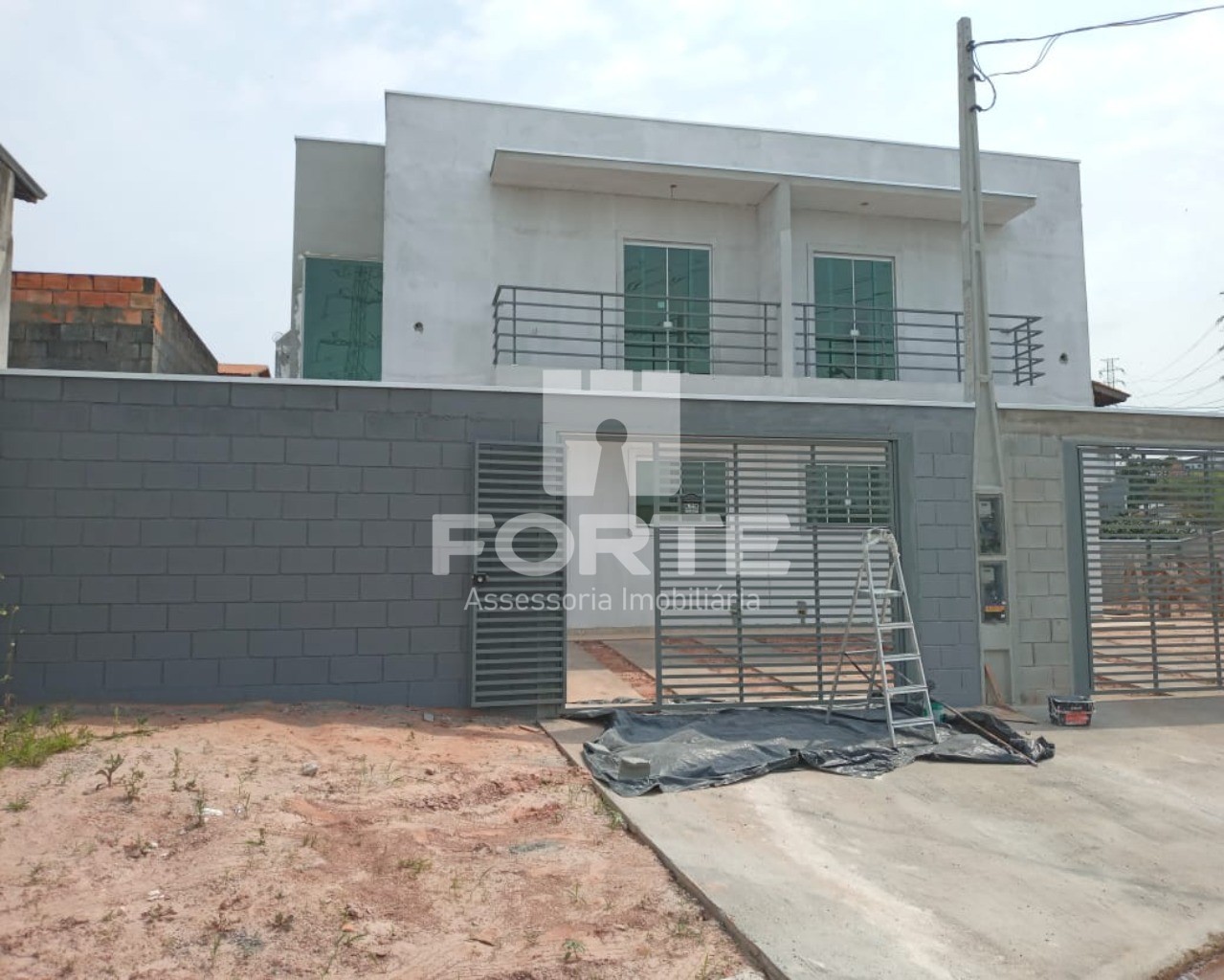 Casa à venda com 3 quartos, 74m² - Foto 1