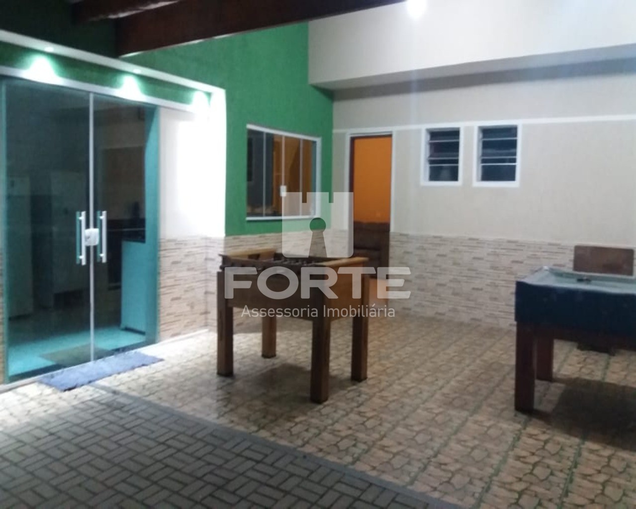 Casa para alugar com 2 quartos, 300m² - Foto 16