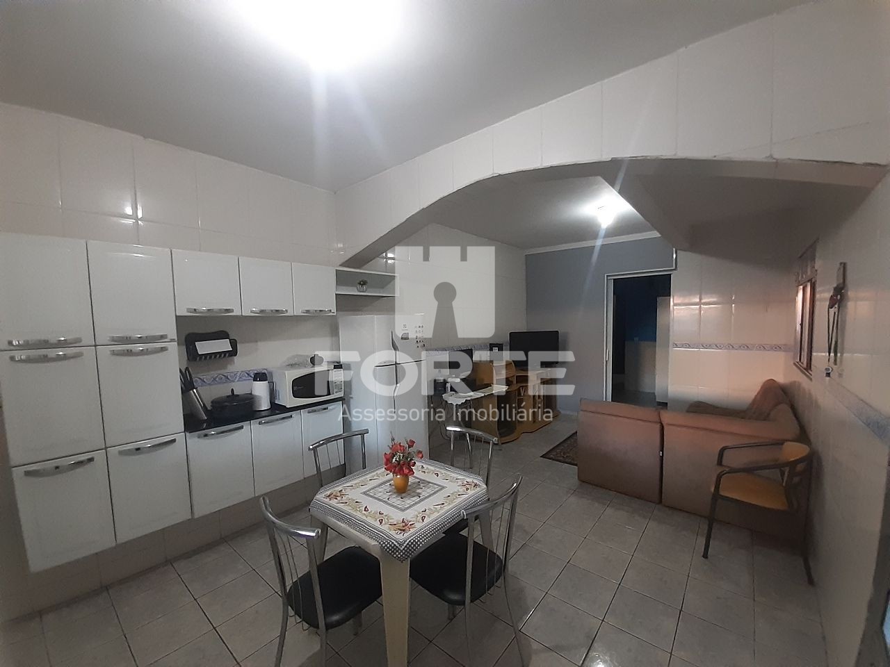 Casa à venda com 3 quartos, 148m² - Foto 1