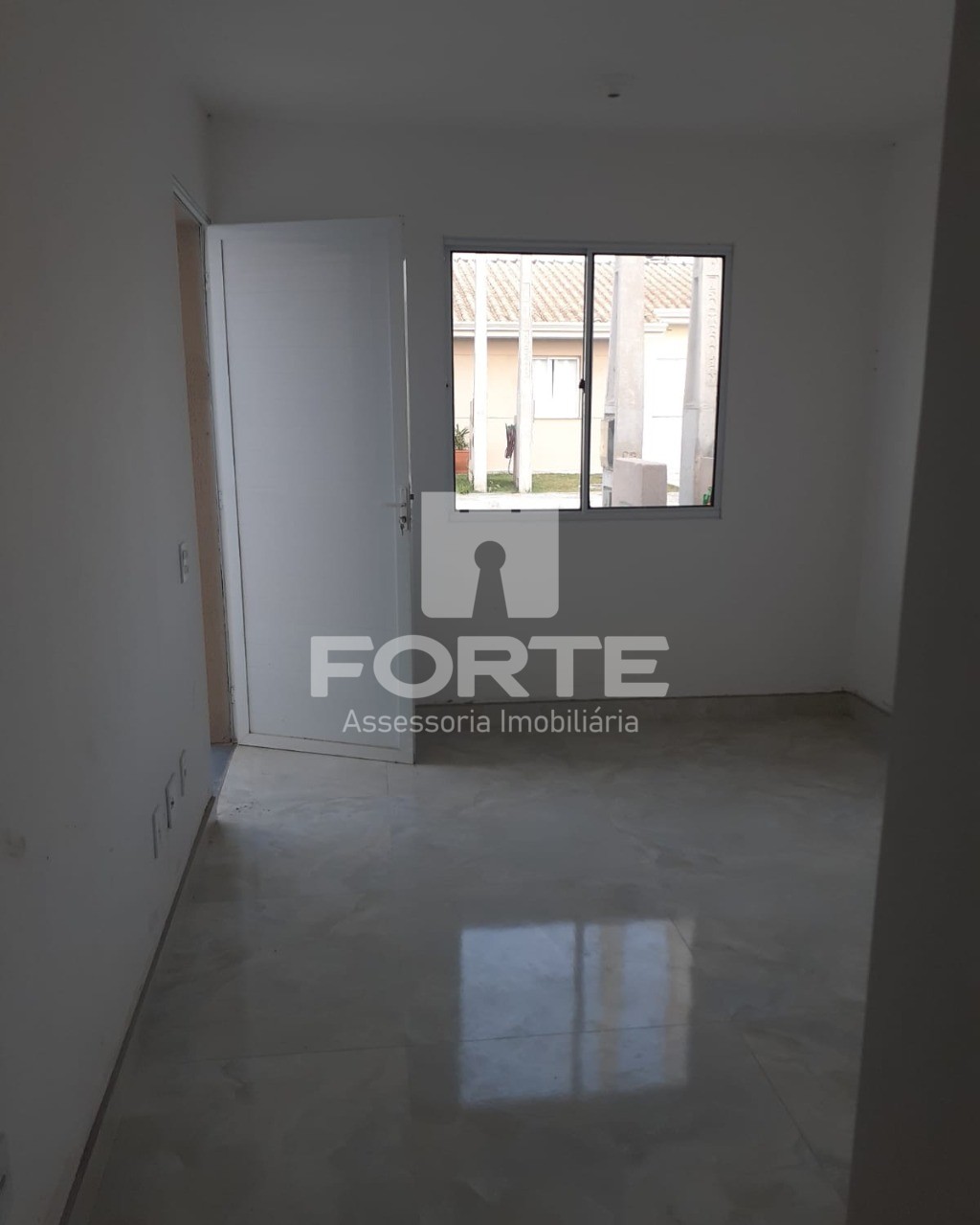 Casa à venda com 2 quartos, 75m² - Foto 2