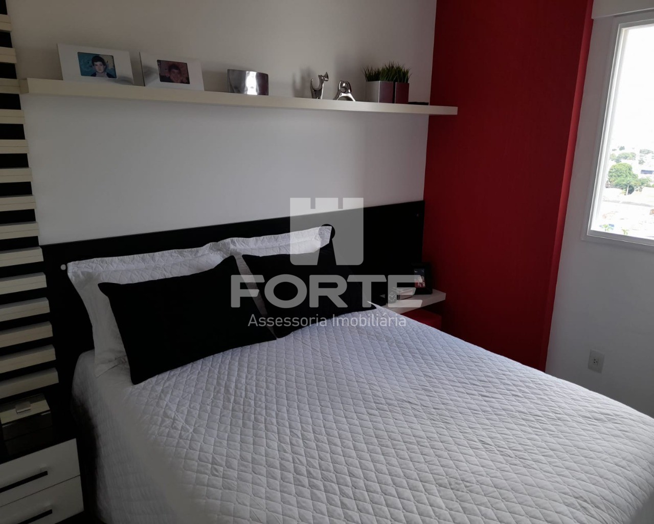 Apartamento à venda com 3 quartos, 105m² - Foto 2