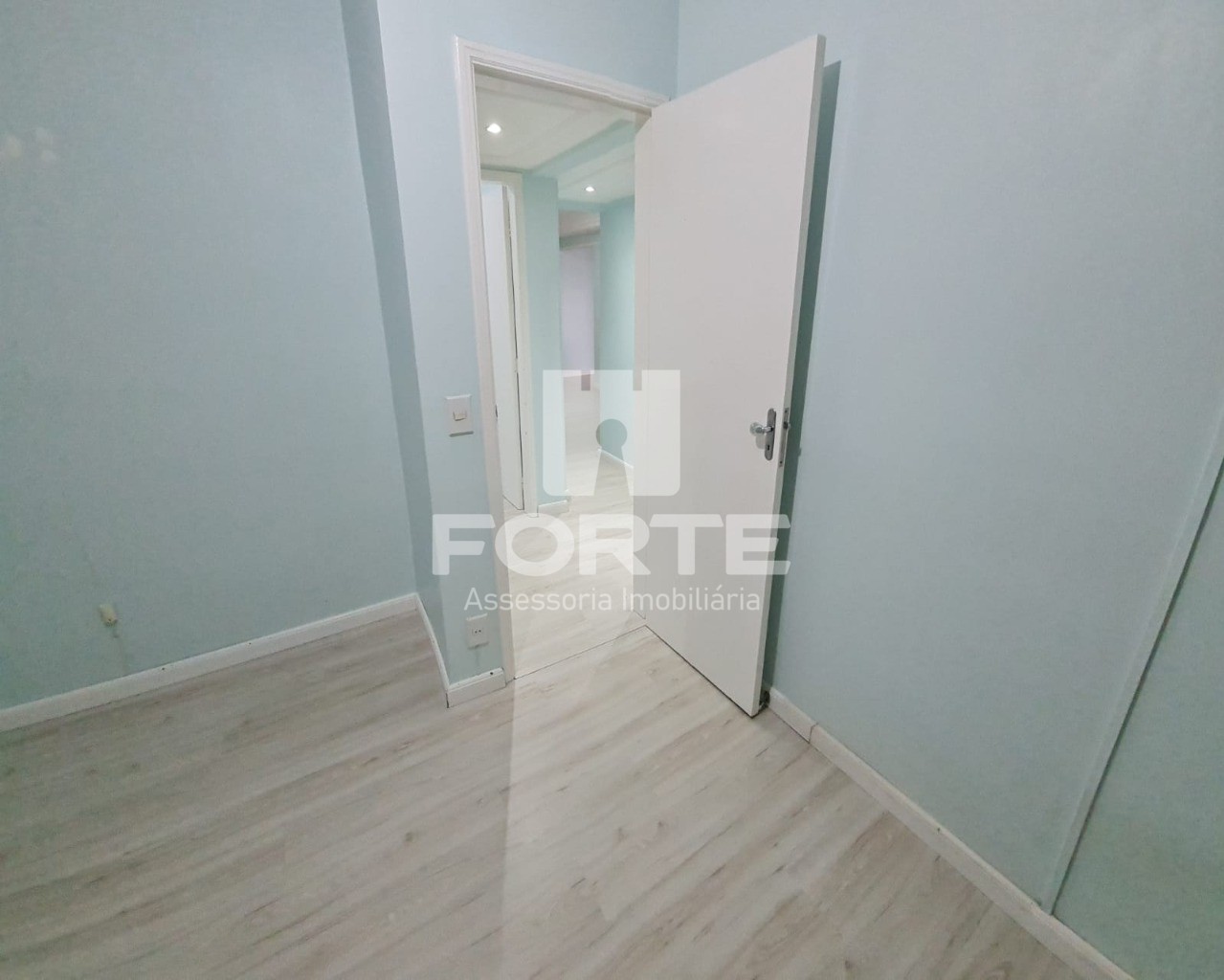 Apartamento à venda com 3 quartos, 150m² - Foto 3