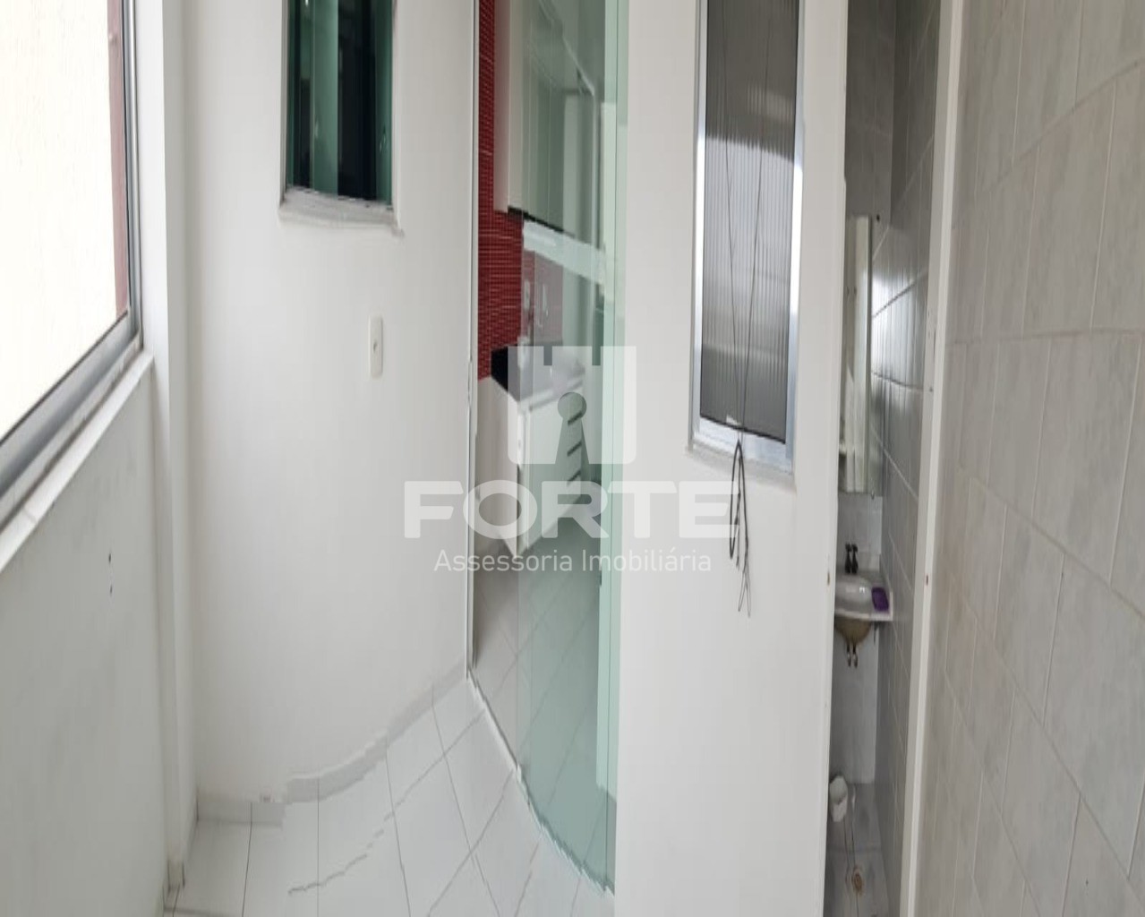 Apartamento à venda com 3 quartos, 150m² - Foto 2