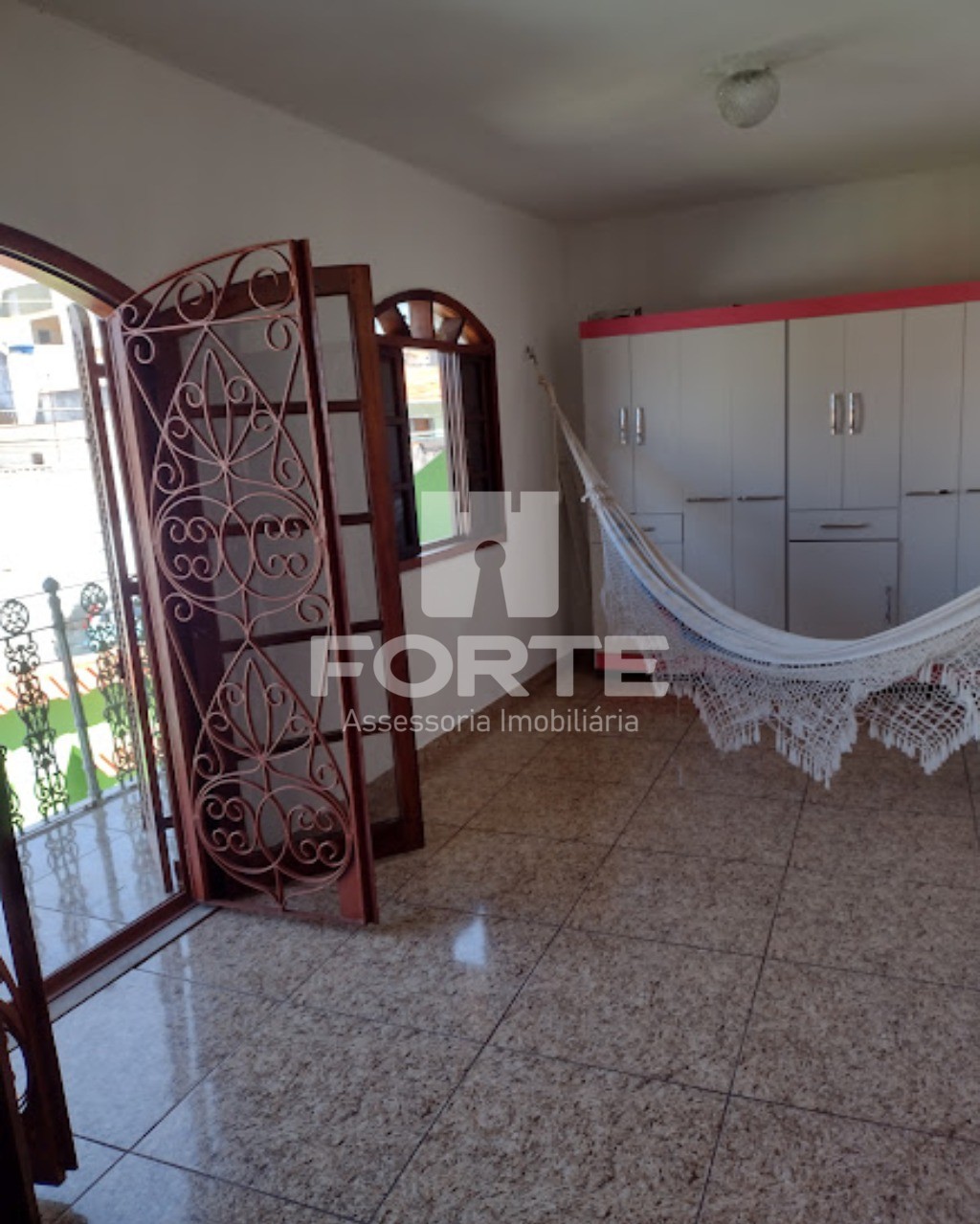 Casa à venda com 3 quartos, 184m² - Foto 1