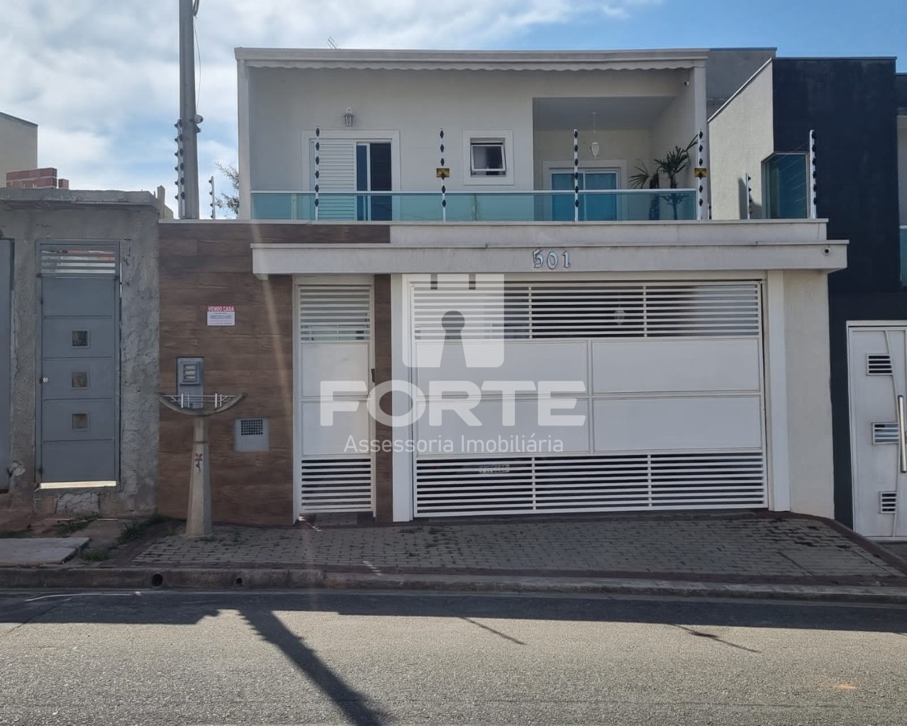 Casa à venda com 3 quartos, 300m² - Foto 2