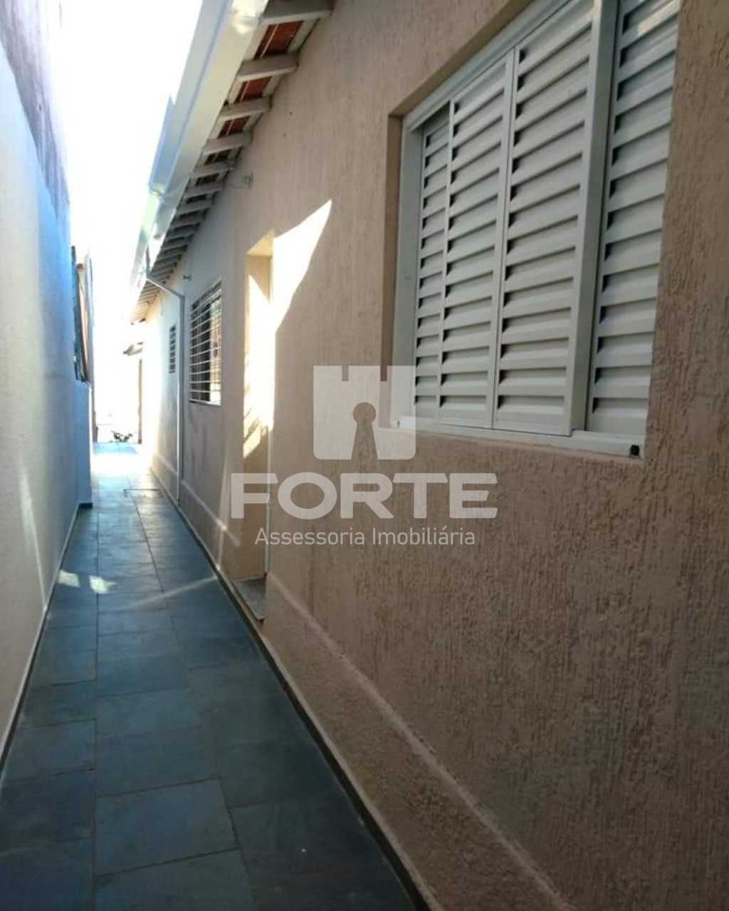 Casa à venda com 2 quartos, 250m² - Foto 2