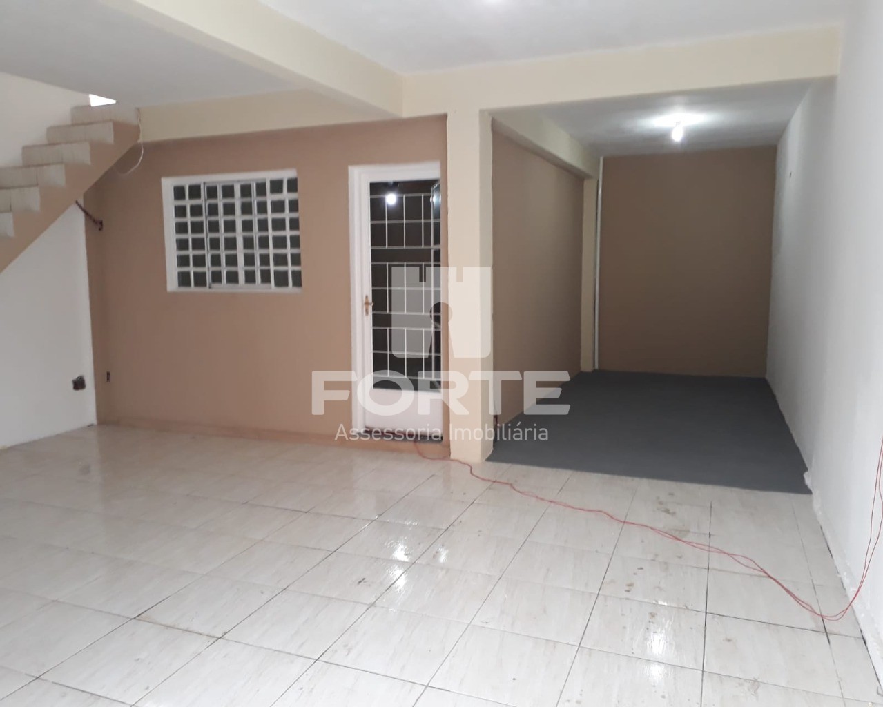 Casa à venda com 2 quartos, 150m² - Foto 1