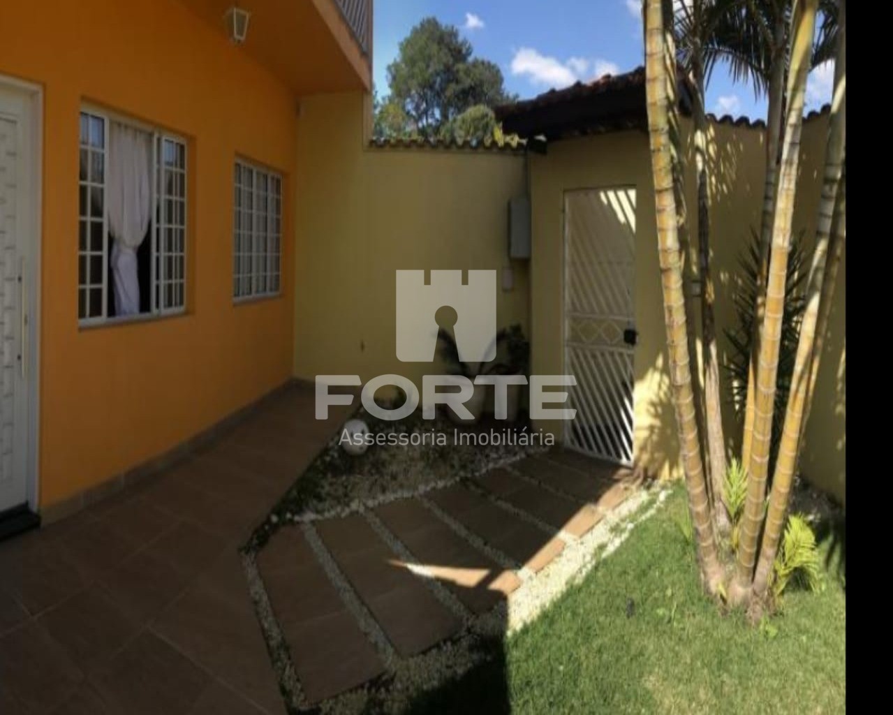 Casa à venda com 3 quartos, 300m² - Foto 1