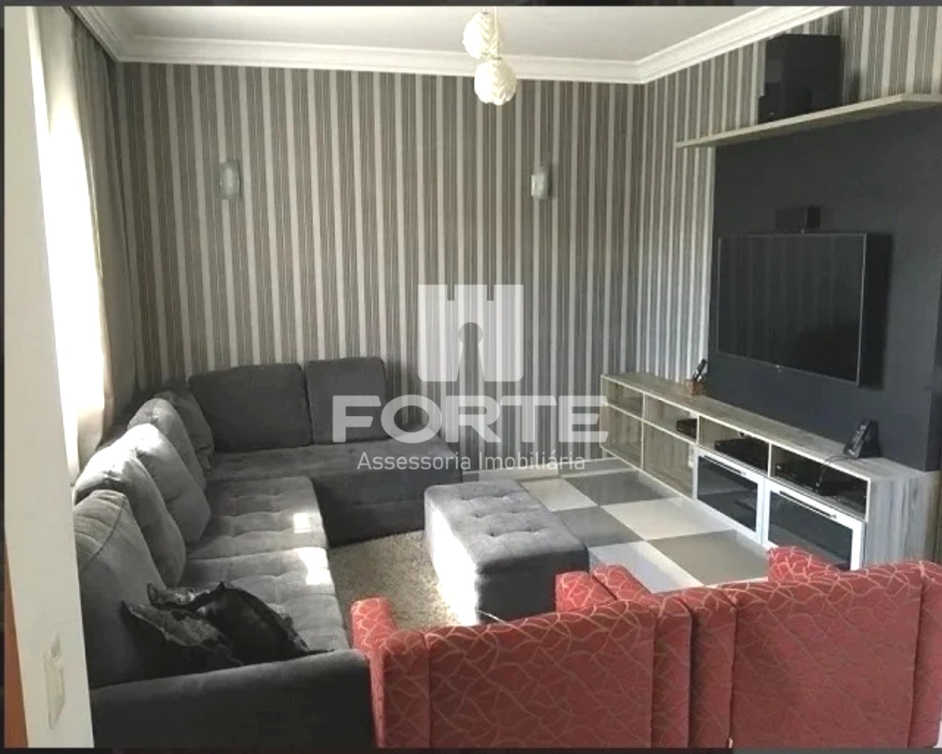 Casa à venda com 3 quartos, 210m² - Foto 2