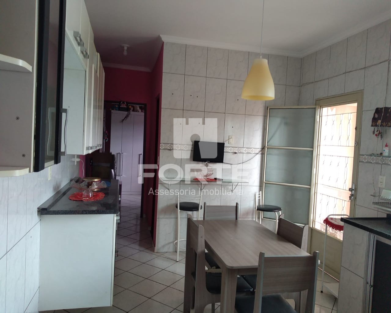 Casa à venda com 2 quartos, 125m² - Foto 1