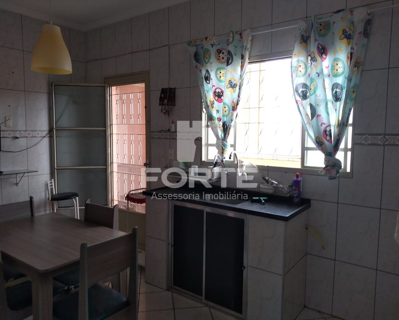 Casa à venda com 2 quartos, 125m² - Foto 2