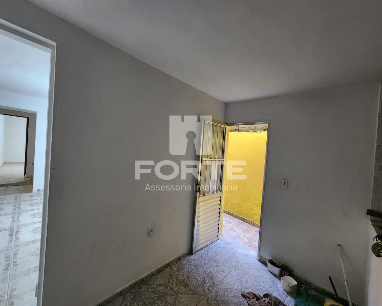 Casa para alugar com 2 quartos, 90m² - Foto 1