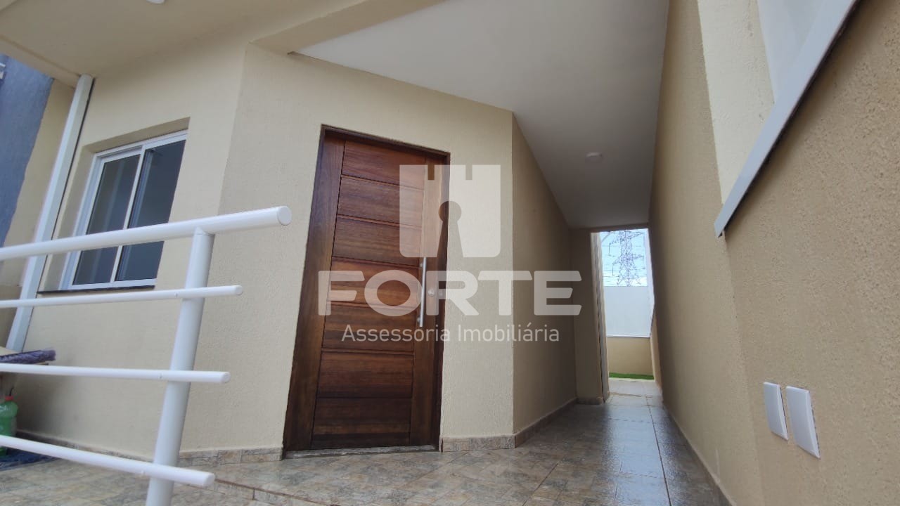 Casa à venda com 3 quartos, 125m² - Foto 1