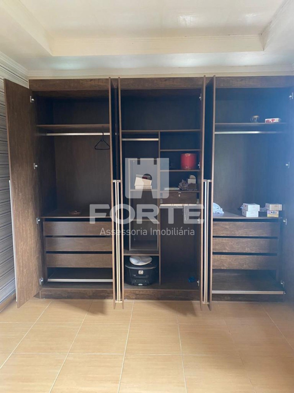 Casa à venda com 3 quartos, 252m² - Foto 12