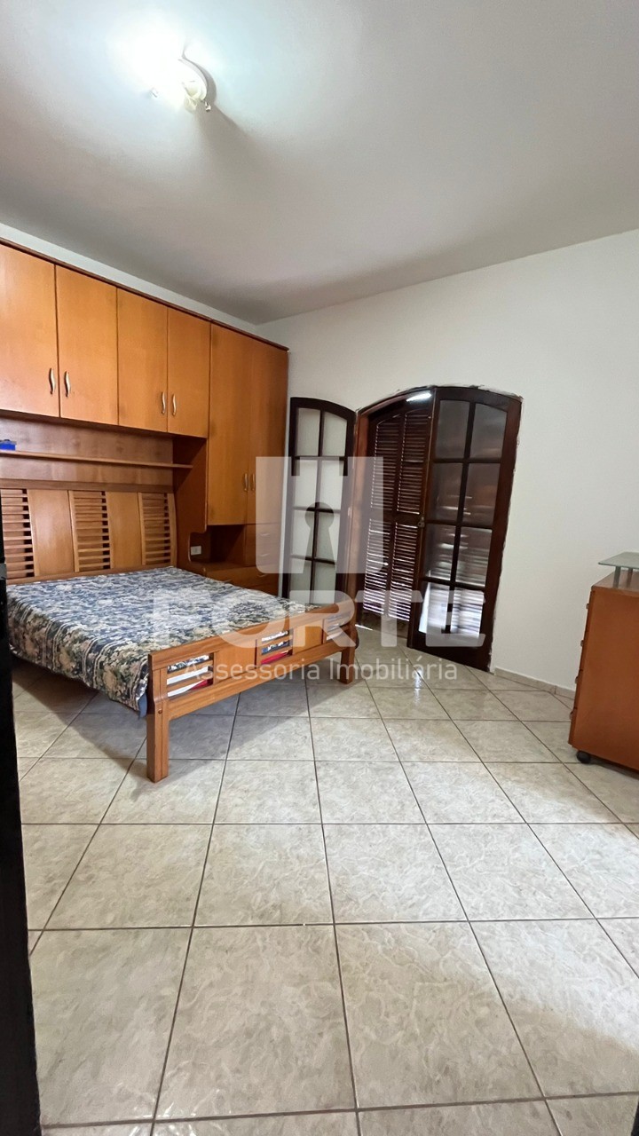 Casa à venda com 3 quartos, 200m² - Foto 12