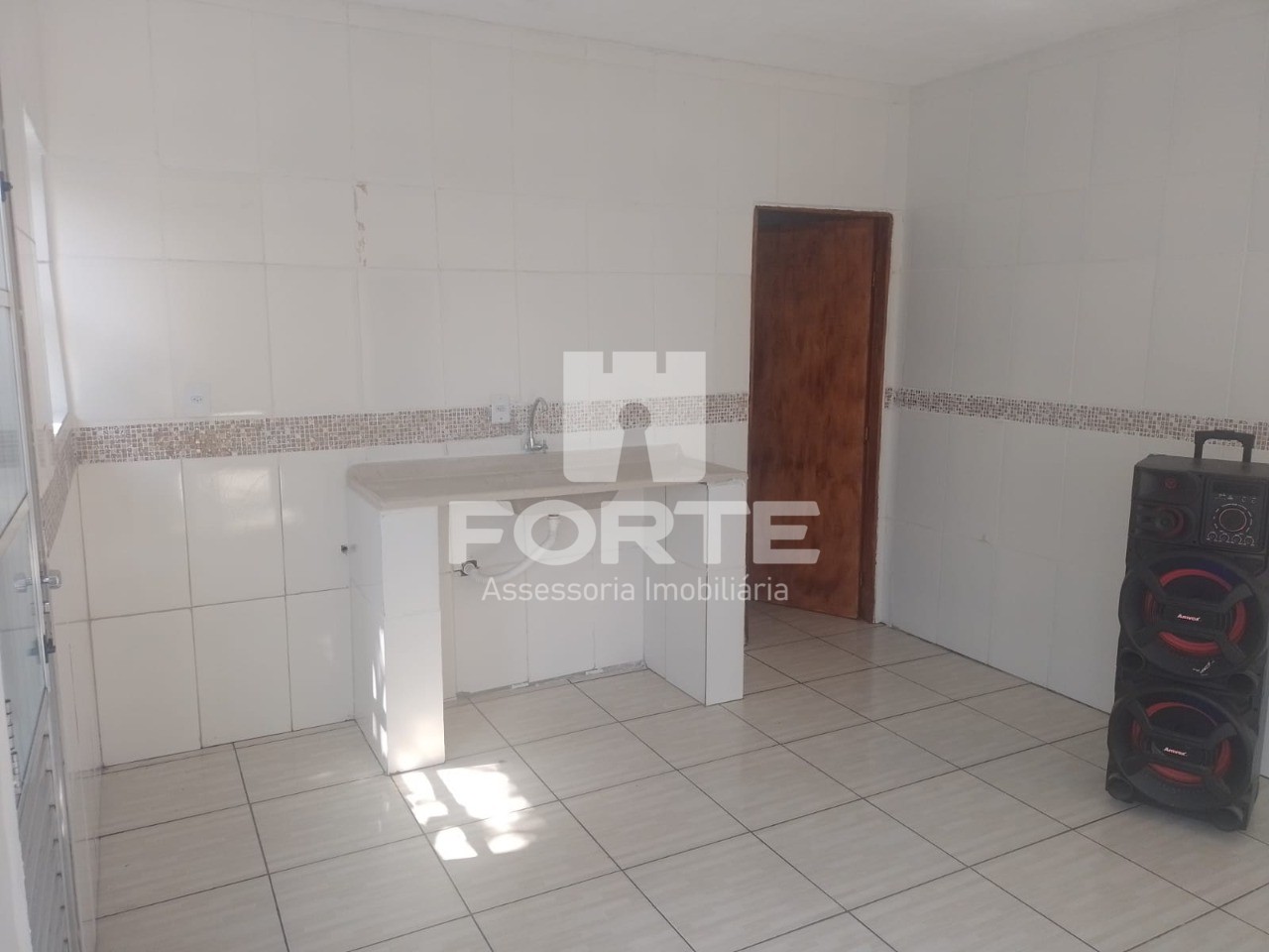 Casa à venda com 3 quartos, 100m² - Foto 3